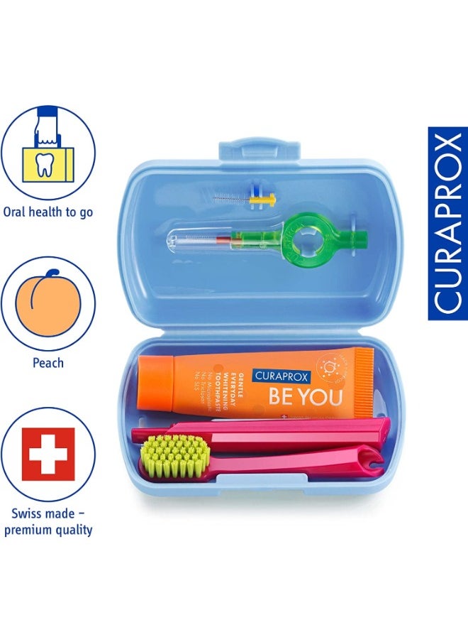 CURAPROX مجموعة السفر باللون الأزرق. تتضمن المجموعة فرشاة أسنان للسفر CS 5460، ومعجون أسنان بي يو 10 مل، وفرشاة إنتردينتال CPS prime 07، وCPS prime 09.  - Image 2
