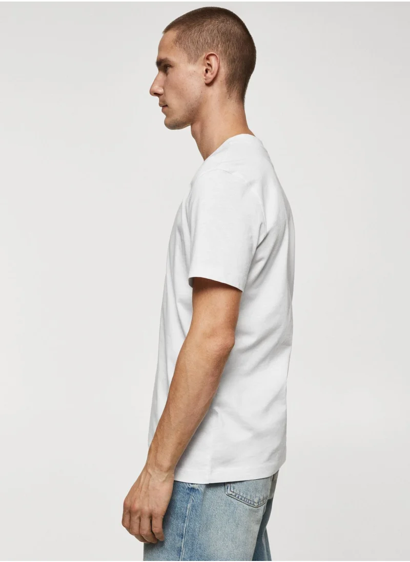 مانجو مان Essential V-Neck T-Shirt
