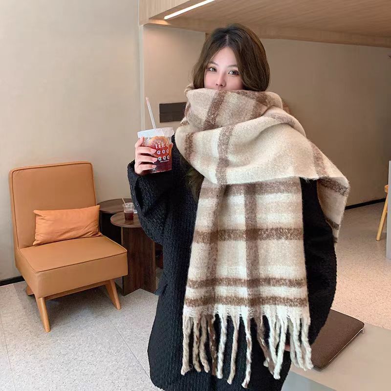 Solid Color Scarf Winter Women'S High Sense Style Black And White Plaid Student Warm Thickened Scarf - Image 4