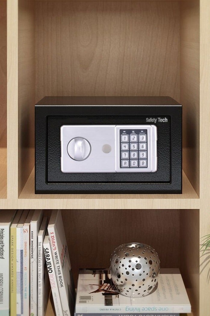 Safety Tech Digital safe with 2 emergency keys, from the international brand Safety Tech, size 31 * 20 * 20, with the ability to record 2 secret numbers, each number consisting of 3 to 8 digits, and 3 key holders  - Image 5