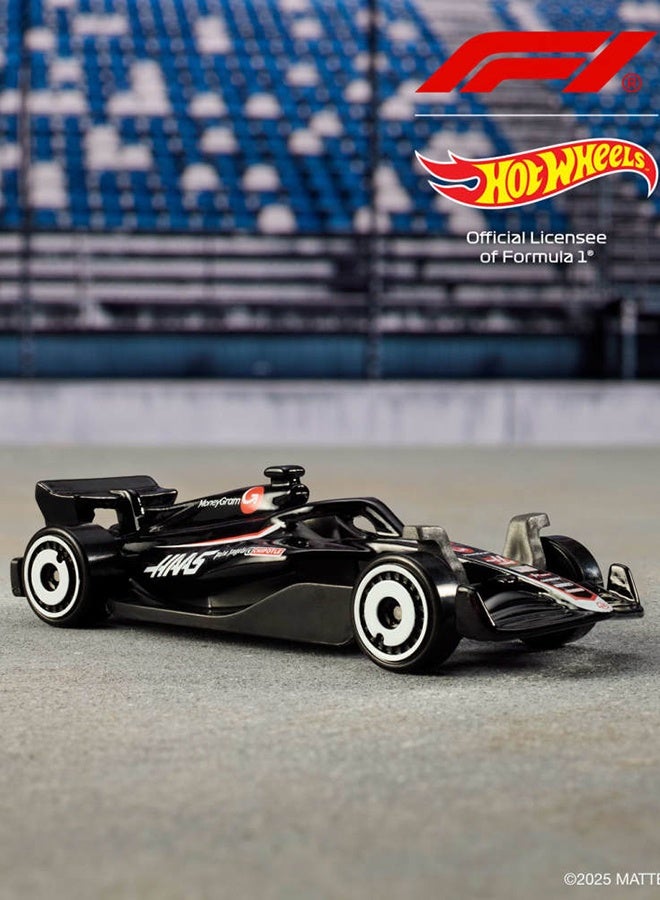 Hot Wheels سيارات ألعاب فورمولا 1 - مجموعة 5 سيارات، مجموعة من 5 سيارات مصنوعة بتقنية الصب 1:64 مزينة بشعارات فرق سباق الفورمولا 1، سيارات سباق قابلة للجمع - Image 2
