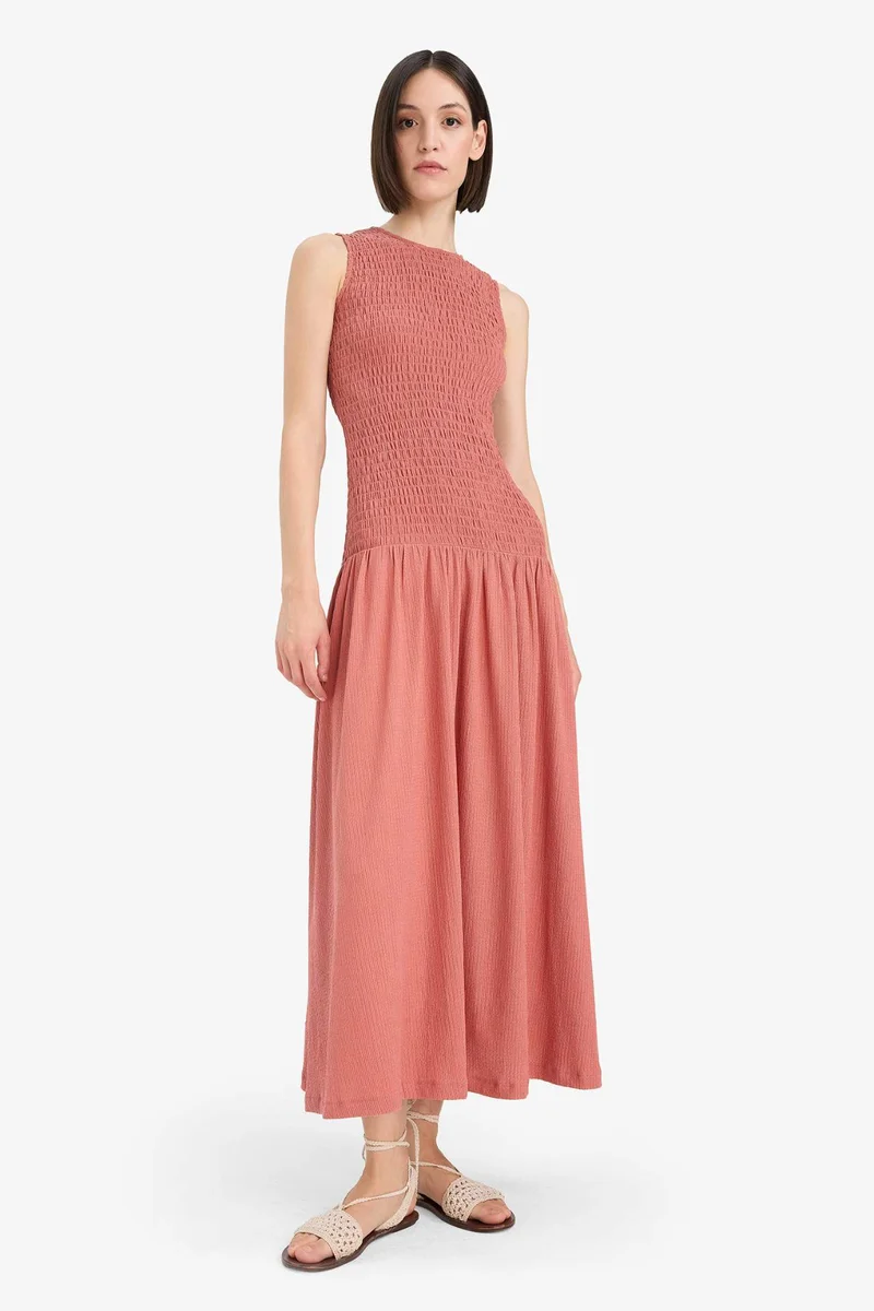 ديفاكتو Crew Neck Midi Dress