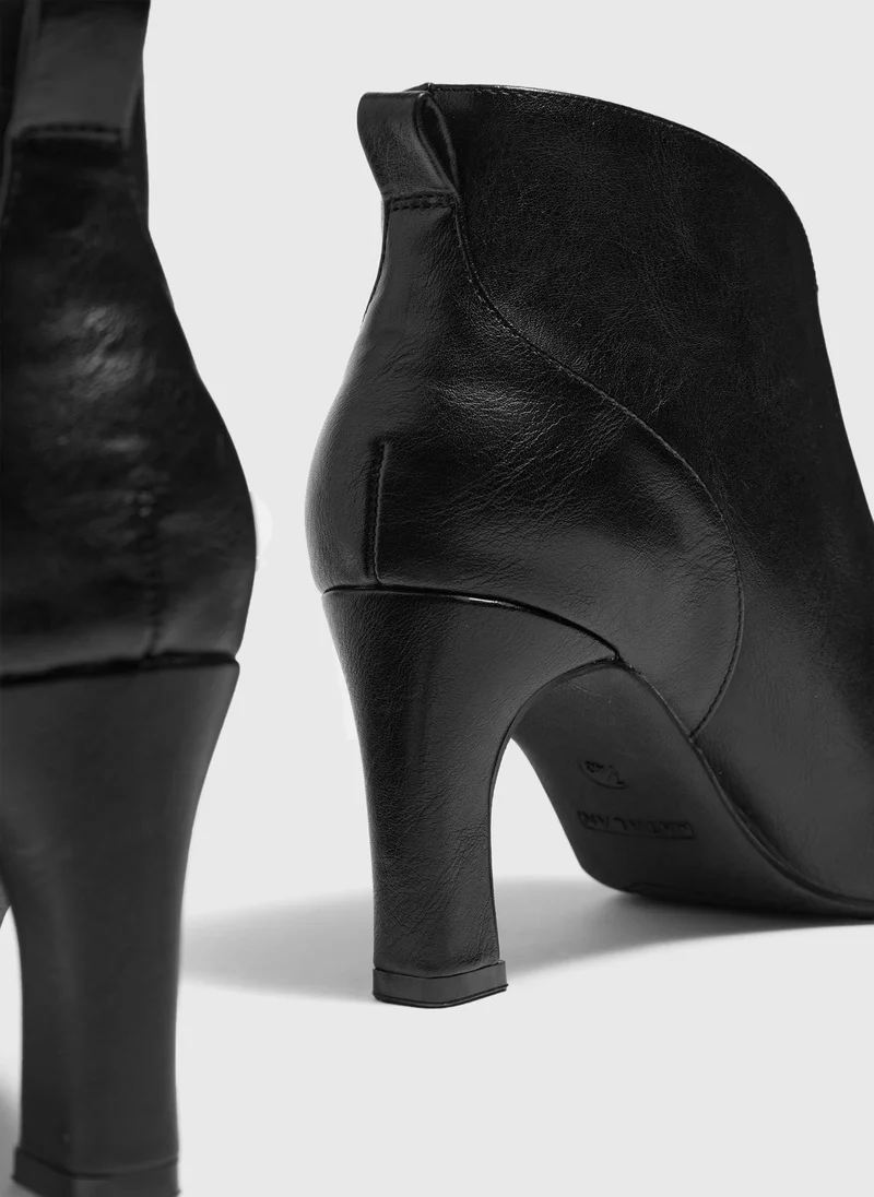 ماتلان Black Heeled Ankle Boot