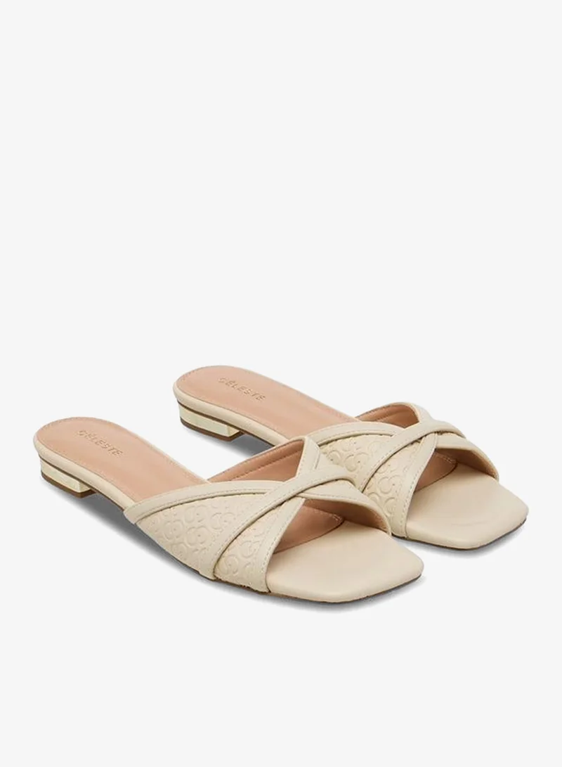 سيليست صنادل نسائية بنقش شعار