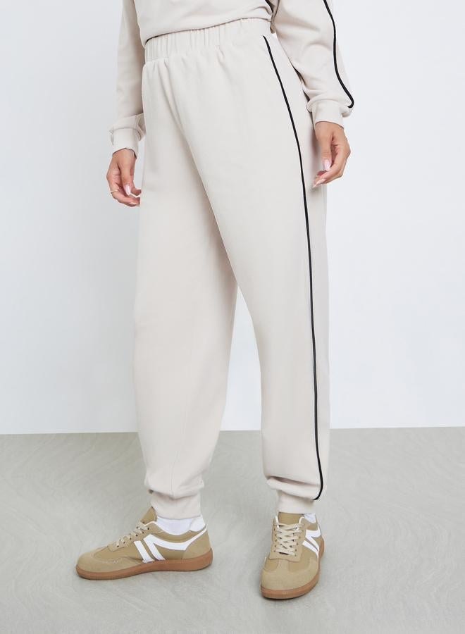 ستايلي جوغر بتفاصيل شريط جانبي - Image 2