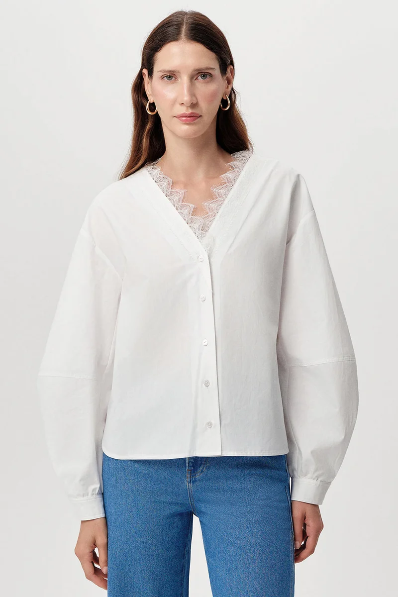 Exquise V-Neck Lace Long Sleeve Buttoned Regular Poplin Bone Shirt