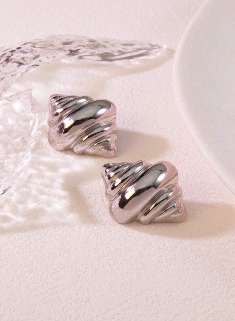 إيكوال حلق اذن نسائي انيق مصنوع من الاستانلس ستيل باللون الفضي - Image 2