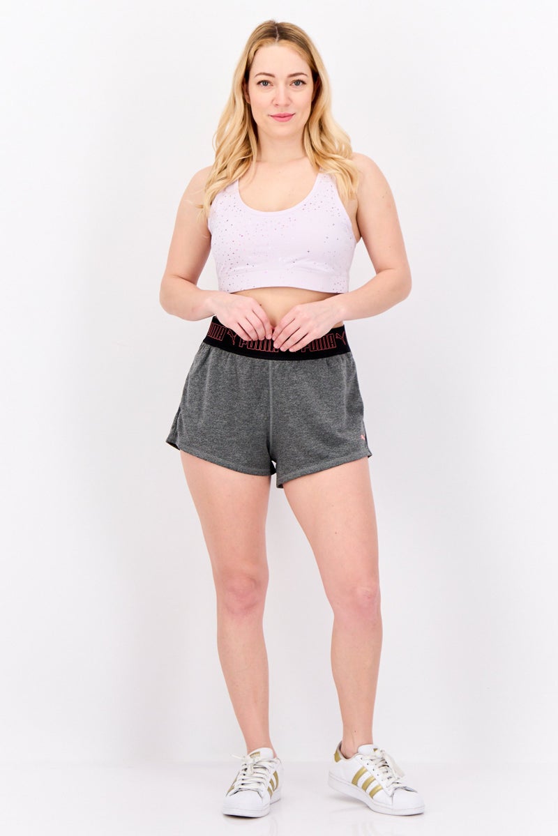 PUMA شورتات جري للنساء بتصميم عادي مع شعار العلامة التجارية، رمادي - Image 3