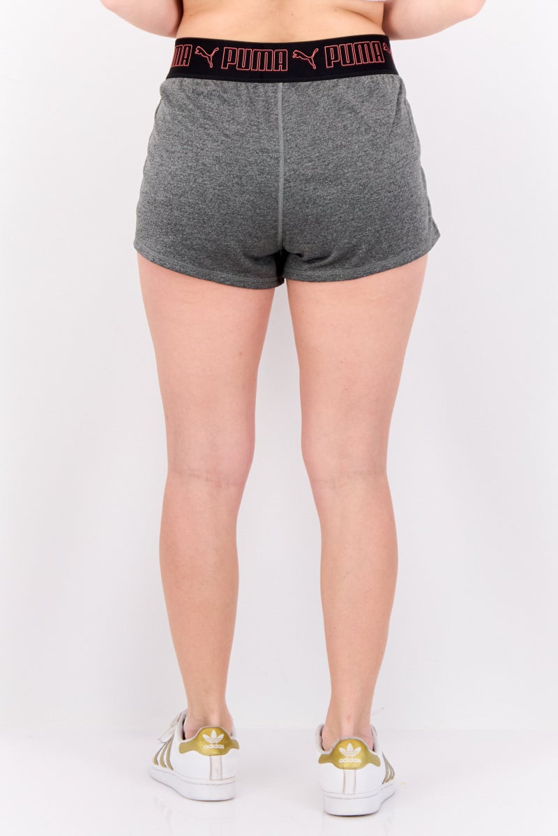 PUMA شورتات جري للنساء بتصميم عادي مع شعار العلامة التجارية، رمادي - Image 4