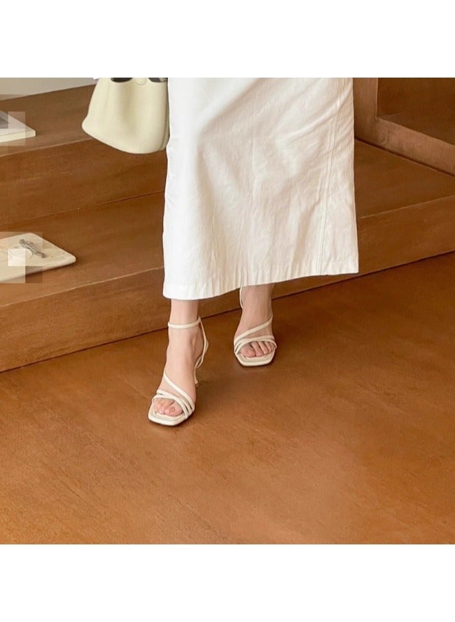 Elegant And Versatile Sandals With Exposed Toes - Image 4
