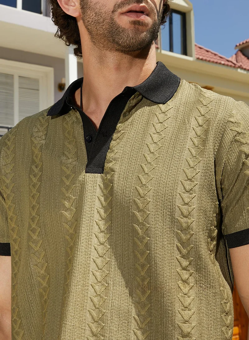 Campus Sutra Men's Olive Green & Midnight Black Arc-Tactile Polo T-Shirt