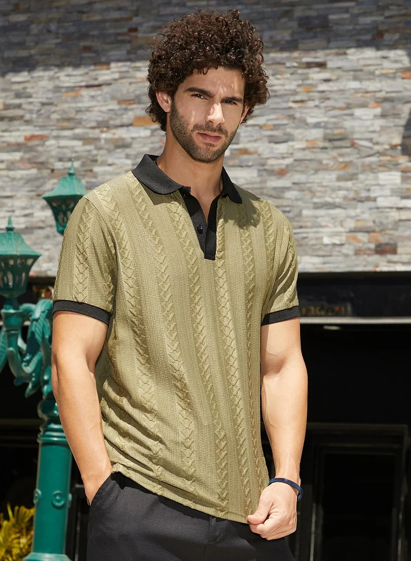Campus Sutra Men's Olive Green & Midnight Black Arc-Tactile Polo T-Shirt
