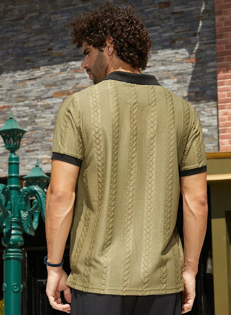 Campus Sutra Men's Olive Green & Midnight Black Arc-Tactile Polo T-Shirt