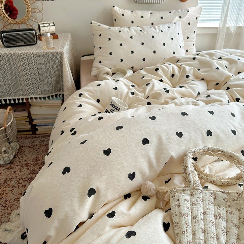 Full-Size bedding Featuring a Modern Minimalist Design with Small Black Heart Patterns, Including 3pcs (1 Duvet Cover + 2 Pillowcases). Made from Synthetic Fabric with a Washing Process, It Is Soft And Skin-Friendly, Machine Washable - Image 5