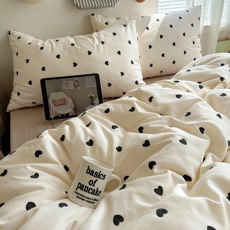 Full-Size bedding Featuring a Modern Minimalist Design with Small Black Heart Patterns, Including 3pcs (1 Duvet Cover + 2 Pillowcases). Made from Synthetic Fabric with a Washing Process, It Is Soft And Skin-Friendly, Machine Washable - Image 3