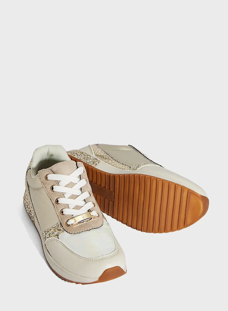 منبور Lace Up Low Top Sneakers