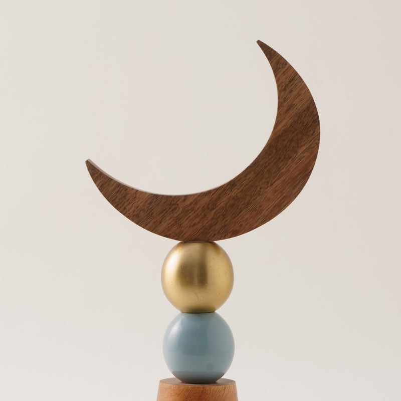 Homez wood Ramadan crescent moon with multicolor spherical base 36*15*7.5cm - Image 2