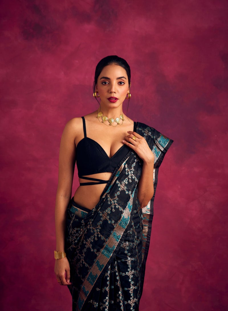 Abhishti Banarasi sakura checks woven zari saree-Rich Black  - Image 2