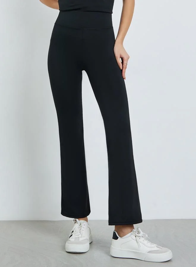 ستايلي بنطال ليقنز سادة بقصة واسعة من الأسفل