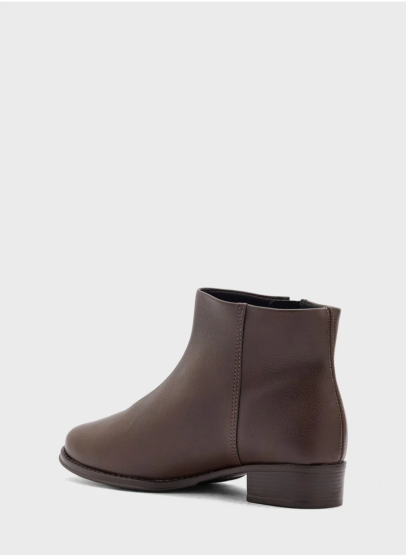 بيرا ريو Kailani Low Heel Ankle Boots