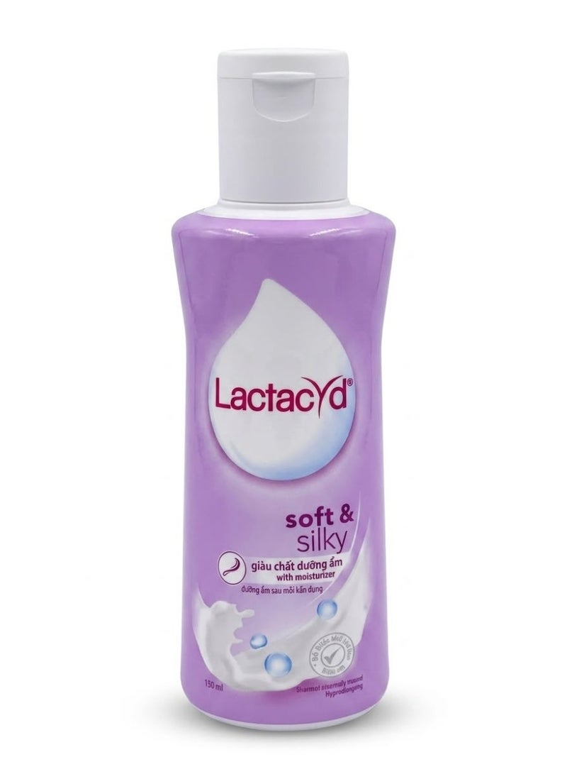 lactacyd Soft & Silky Feminine Wash 150 ml - Image 1