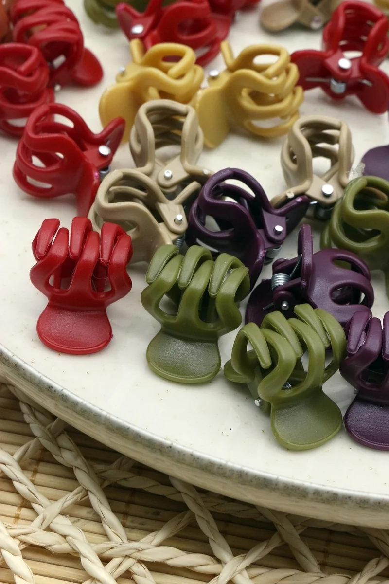 Angelika Women's 8-Piece Latch Buckle Small Size Octopus Model