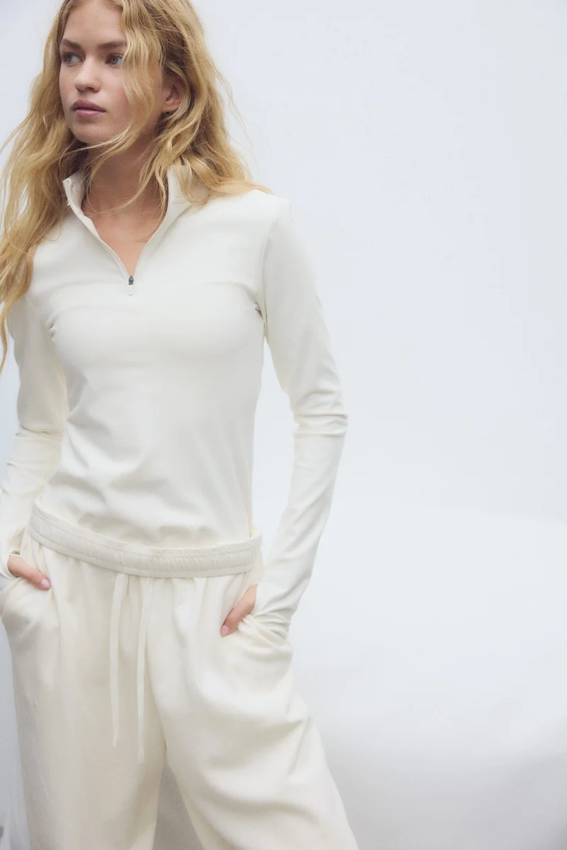 اتش اند ام جاكيت رياضي من نسيج سوفت موف