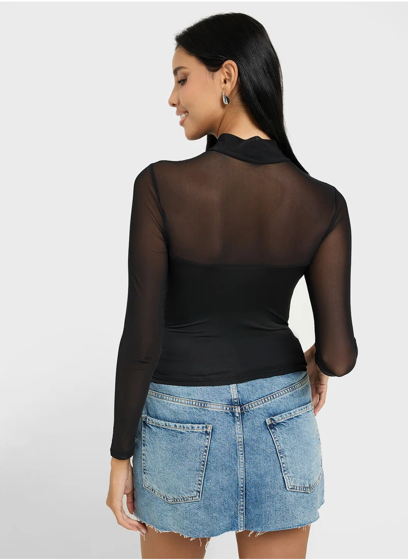جينجر Mesh Sheer Mock Neck Top