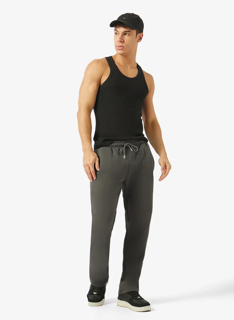 سفنتي فايف بيسيكس Regular Fit - Woven badge Joggers