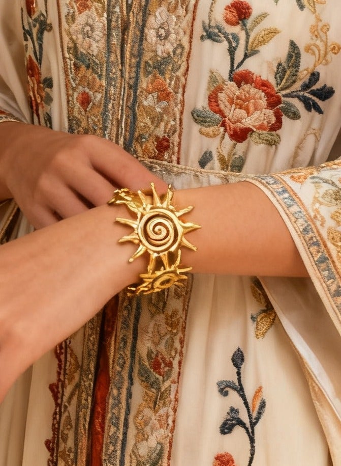 سونداراسوندارا سوار أنيق بتصميم الشمس مطلي بالذهب عيار 18، مصنوع من الفولاذ التيتانيوم بتصميم مفتوح للنساء والفتيات، مع علبة هدايا فاخرة، هدية مثالية لعيد الحب، الذكرى السنوية، أعياد الميلاد، التخرج، ورأس السنة - Image 1