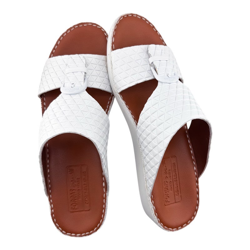 إيت صندل عربي يدوي الصنع للرجال من AET | شبشب رجالي خارجي | شبشب مفتوح من الأمام للاستخدام اليومي | جلد شامواه عربي أصلي مع إبزيم | تصميم جديد | نعل داخلي بلون بني فاتح | مريح وخفيف الوزن - Image 2