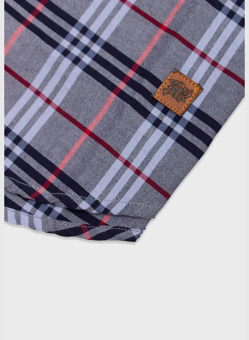 انستافاب قميص بطبعة مربعات