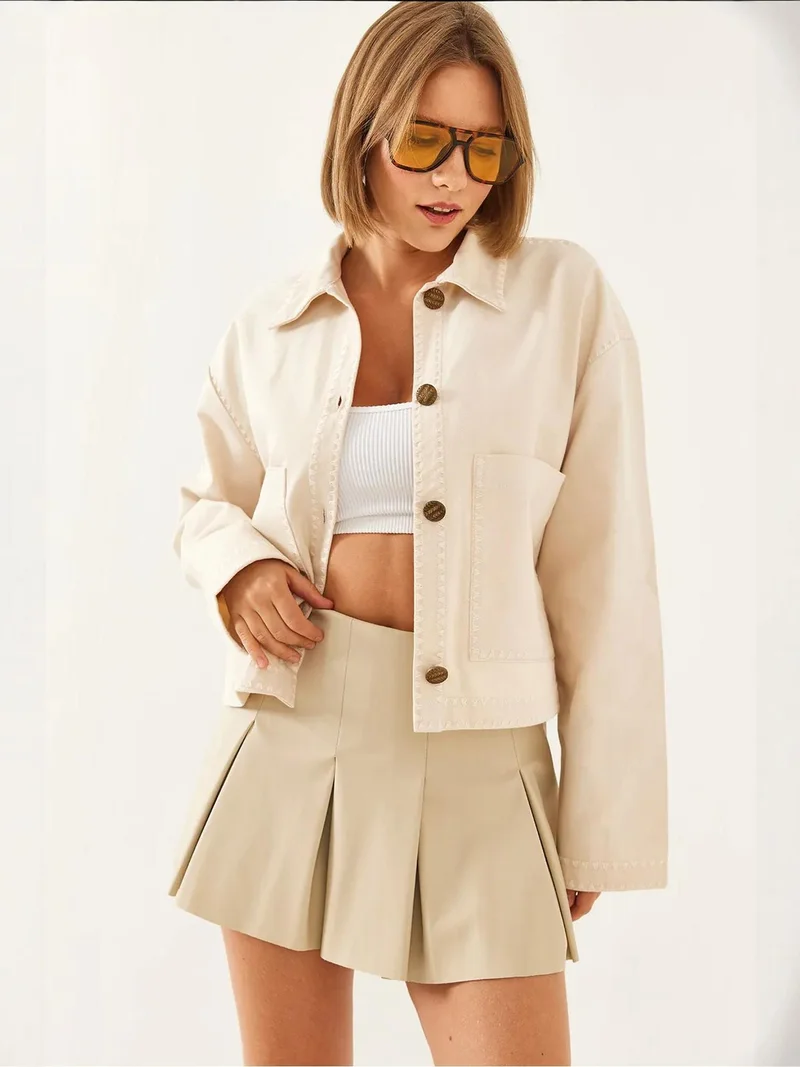 بيانكو لوتشي جاكيت قصير من الجلد الصناعي مطرز بياقة قميص من لوكسي