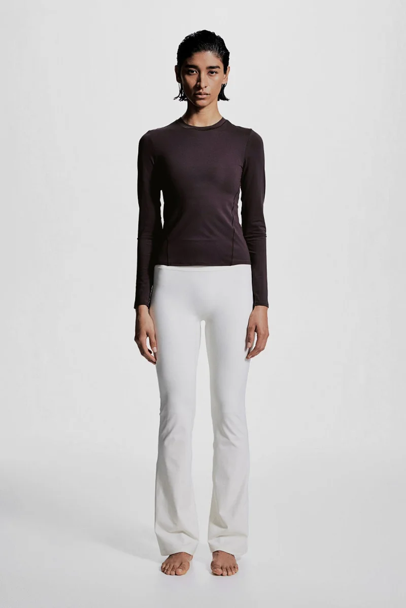 اتش اند ام بلوزة رياضية من قماش دراي موف