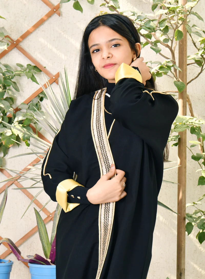 HAWRAA ABAYA Wrap abaya for girls with side embroidery that mimics the bisht, with the addition of yellow silk and narrow sleeves in two layers