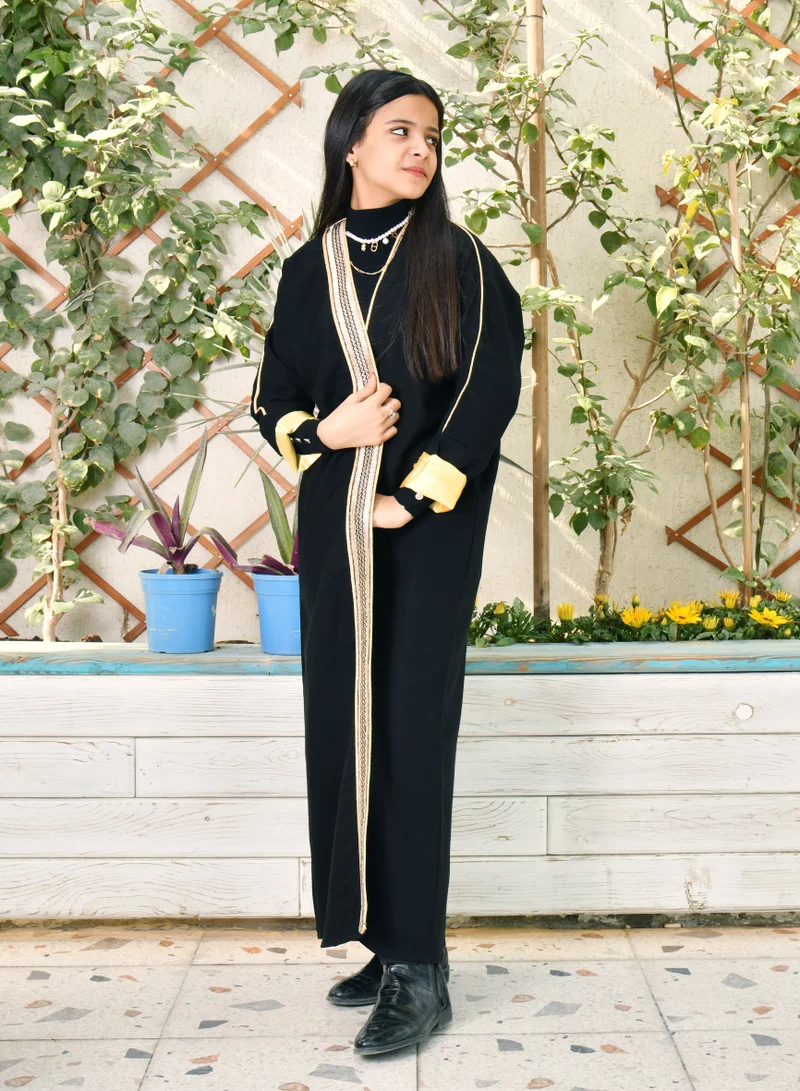 HAWRAA ABAYA Wrap abaya for girls with side embroidery that mimics the bisht, with the addition of yellow silk and narrow sleeves in two layers