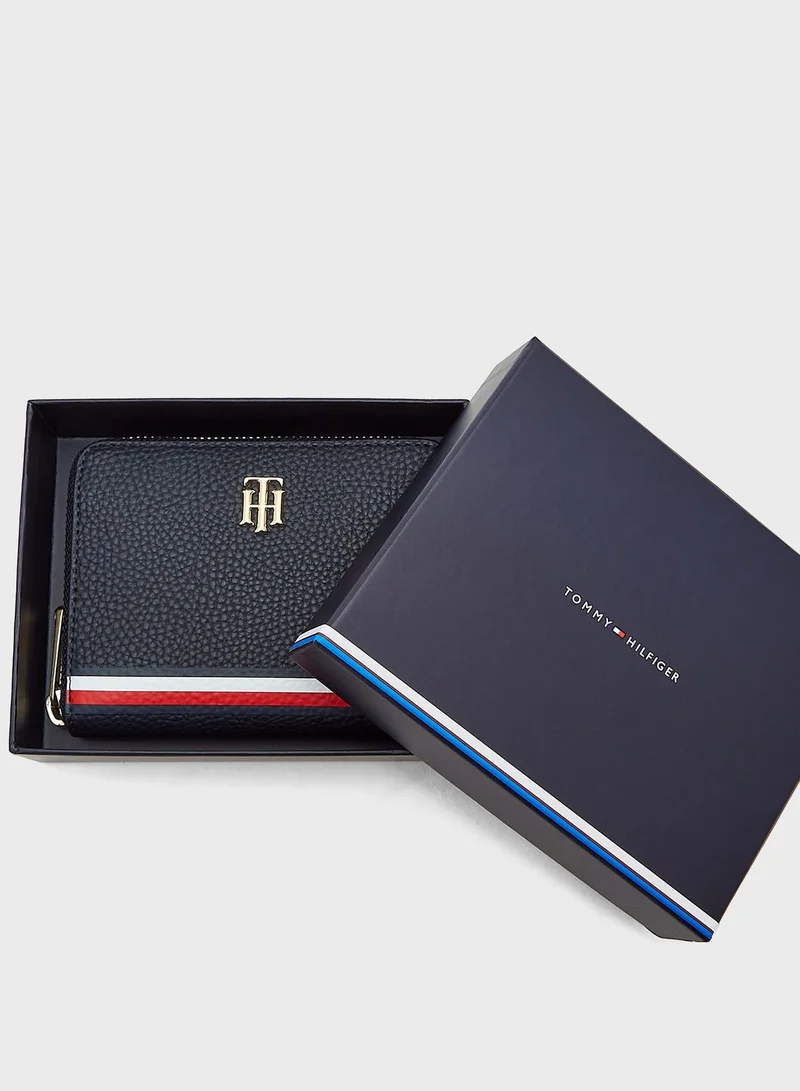 TOMMY HILFIGER Medium Signature Zip-Around Wallet