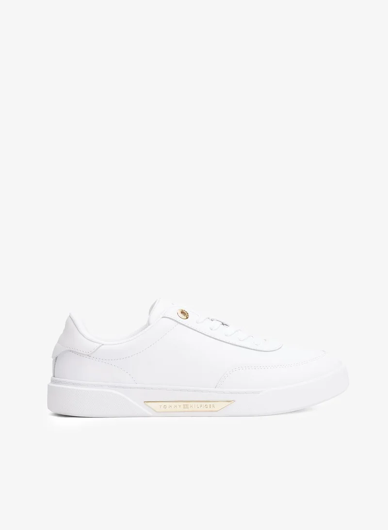 Essential Chic Court Sneaker