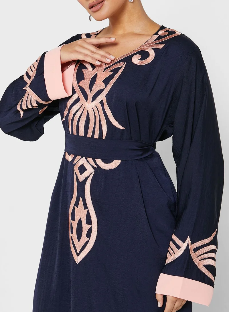 hayas closet Belted Embroidered Jalabiya