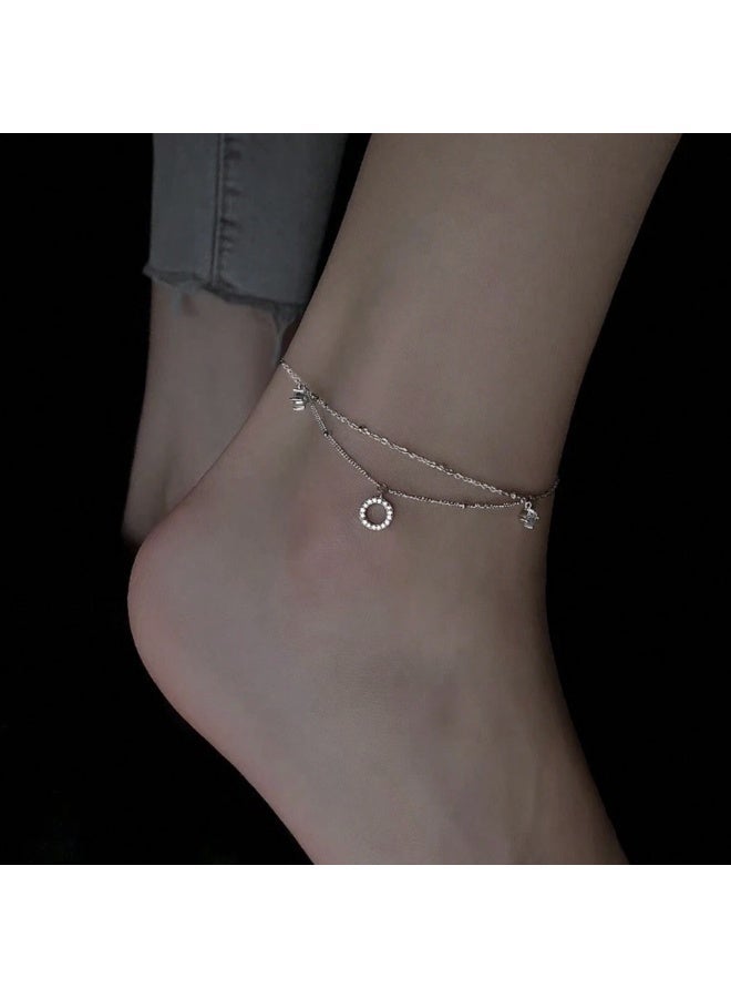 ڤيا خلخال أنيق بتصميم هندسي راقٍ يضفي لمسة فاخرة وهادئة على إطلالتك اليومية أو عند تقديمه كهدية مميزة. - Image 4