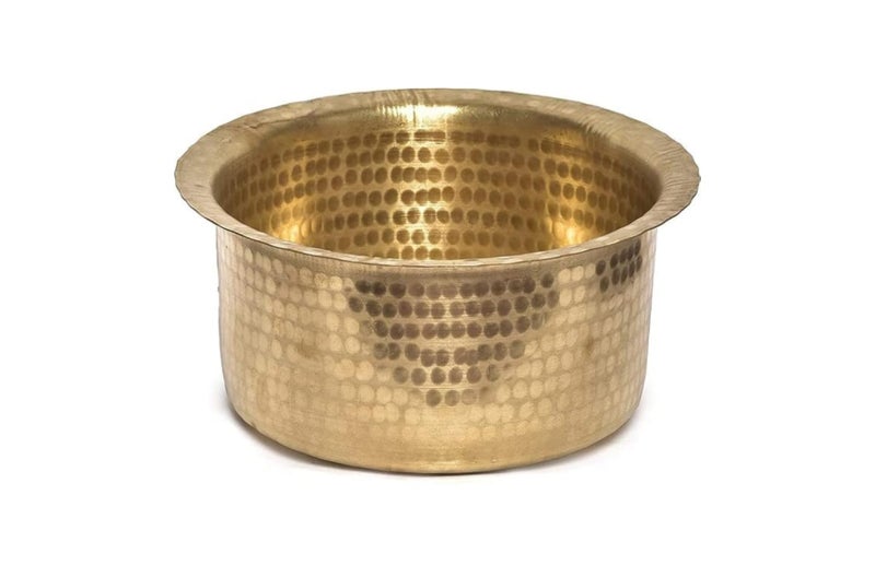 KITCHEN NEXT Brass Hammered, Polished Patila, Tope, Cookware, Round Tapeli, Bhagona (2.5 Liter) Gold - Image 1