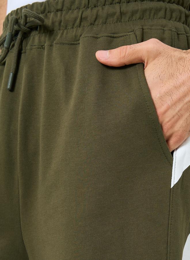 ستايلي شورت واسع قطن تيري بتفاصيل مخططة - Image 3