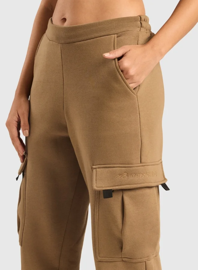 Musclemind Women's Cloud Ease Fleece Cargo Pants with Super Soft And Stretchable Fabric, 6 Deep Pockets, Hidden- Inner Drawstrings, Anti-Pill, Shape Retention, Long-Lasting Colour, Super Soft And Breathable Fabric, Along with Temperature Regulation Tech