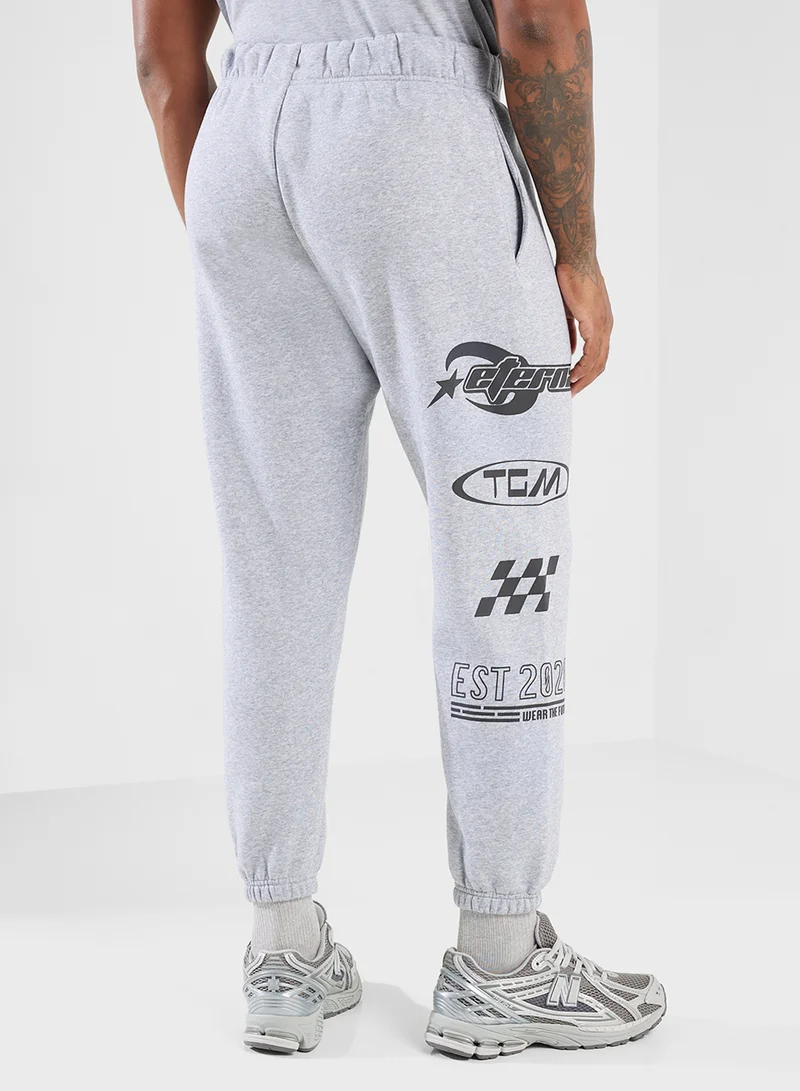 ذا جيفينج موفمنت Relaxed Fitted Racing Printed Sweatpants