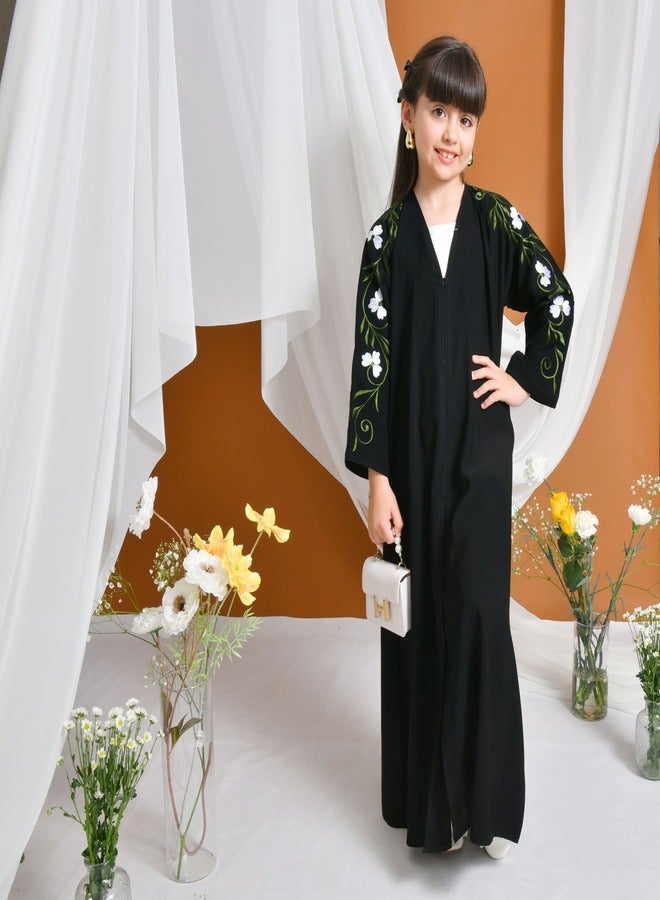 عبايات حوراء عباية جوري | سوداء مغلقة بطقطق مزينة بتطريز على الاكمام - Image 4