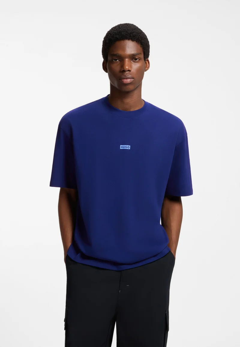 Loose-fit T-shirt in cotton with rear logo artwork