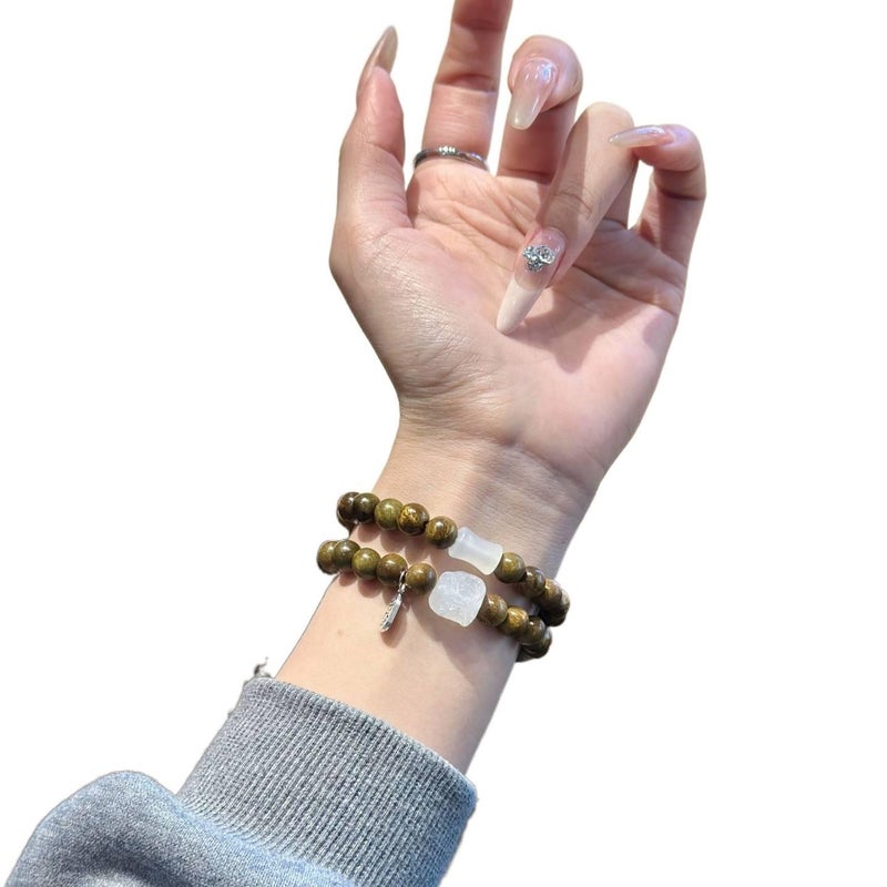 YZL سوار ساعة ذكية سوار راتنج متوافق مع Apple Watch بملاءمة قابلة للتعديل وحزام بديل للاستخدام اليومي باللون أخضر قابل للتعديل باللون الأخضر - Image 3