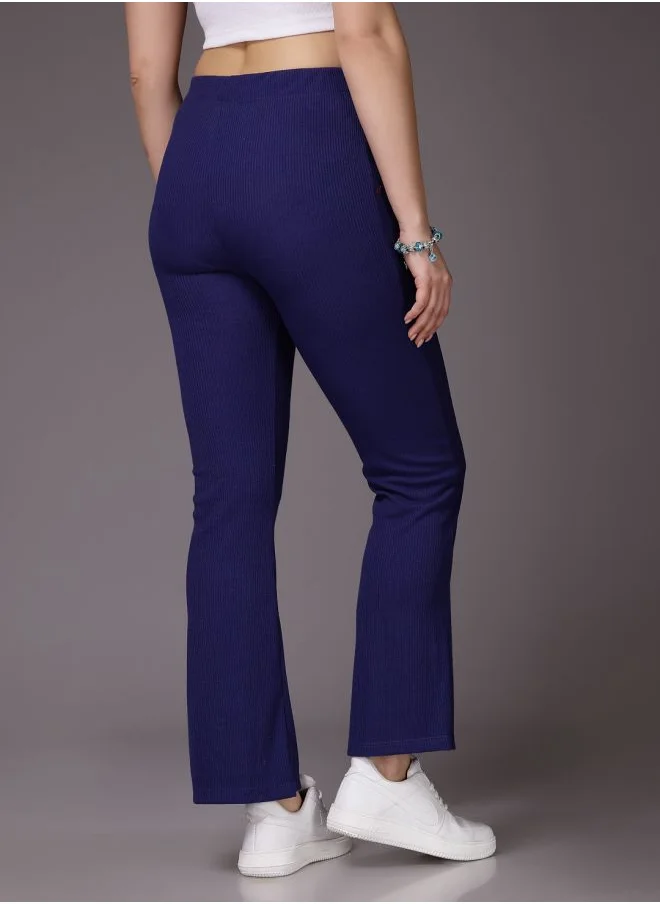 مرفوعة Women Fit and Flared Solid Mid-Rise Trousers