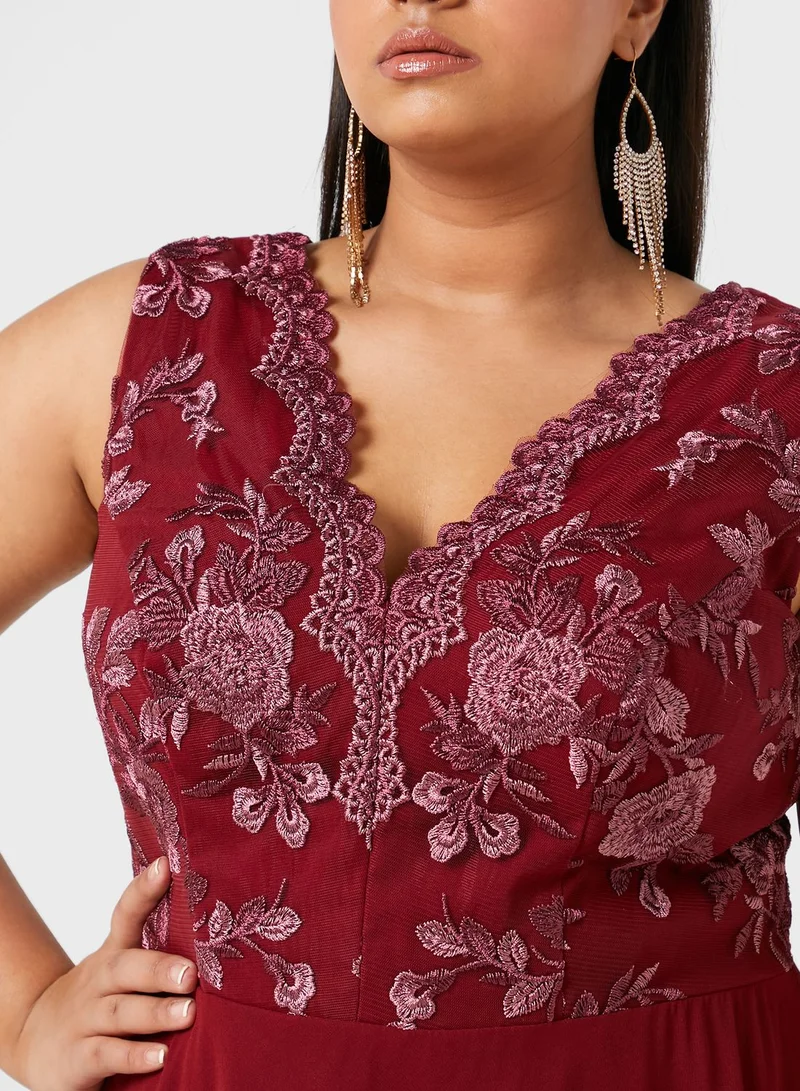 chi chi london curve Lace V-Neck Dress