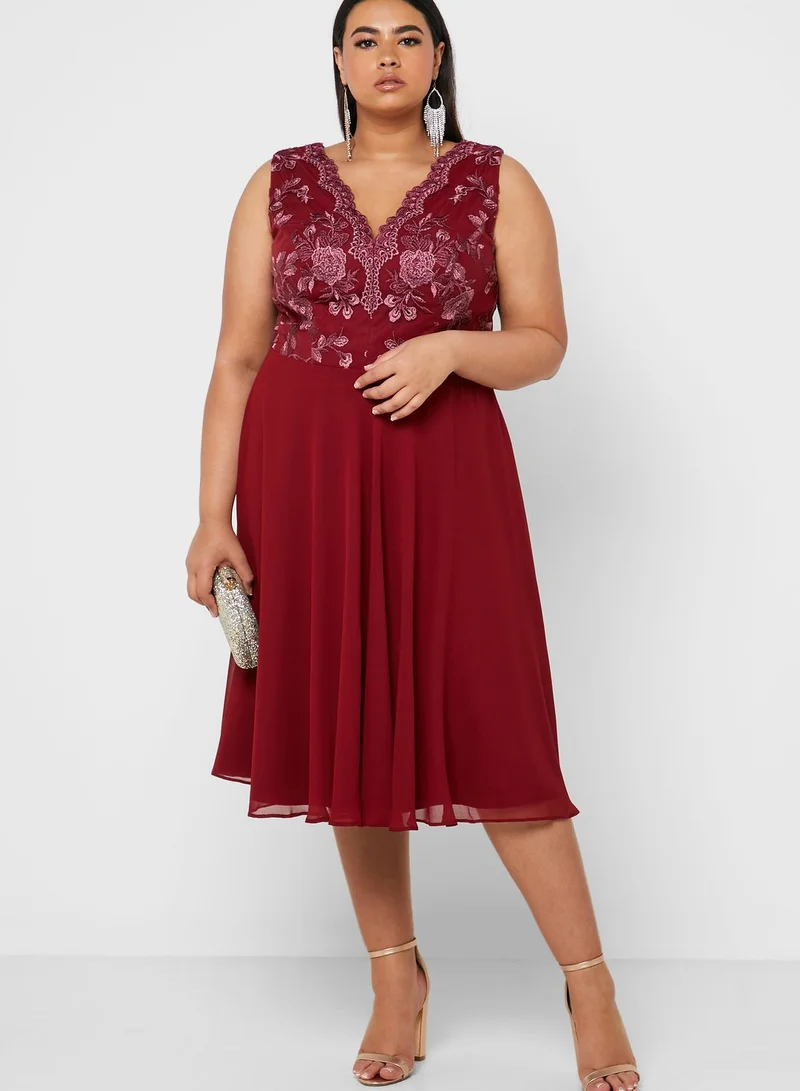 chi chi london curve Lace V-Neck Dress